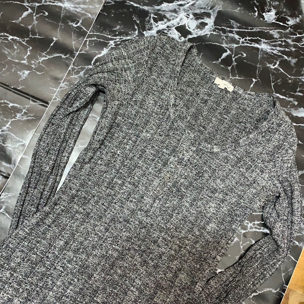 Long sleeve button